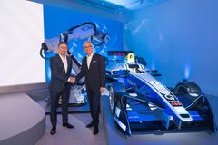 Ulrich Spiesshofer - ABB CEO (t.h.) - og Alejandro Agag - grunnlegger og CEO i Formula E
