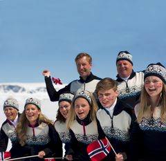 Den offisielle VM-genseren for Skiskytter-VM i Oslo 2016 vil være «Folkets helnorske heia-genser».
(Foto: «Dale of Norway»)