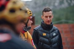 Kurt Asle Arvesen in dialogue with the riders during a training camp in Spain. Photo: Jan Brychta.