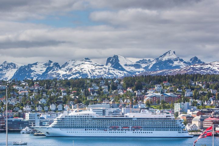 Her ligger Viking Sea til kais i Tromsø i juni 2016. 22. juni i år døpes søsterskipet Viking Sky i Tromsø. (Foto: Yngve Olsen Sæbbe/Nordlys)