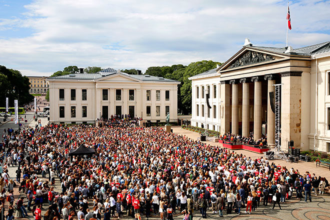 Fra den årlige velkomstseremonien for nye studenter på Universitetplassen i Oslo. Foto: © UiO/Terje Heiestad