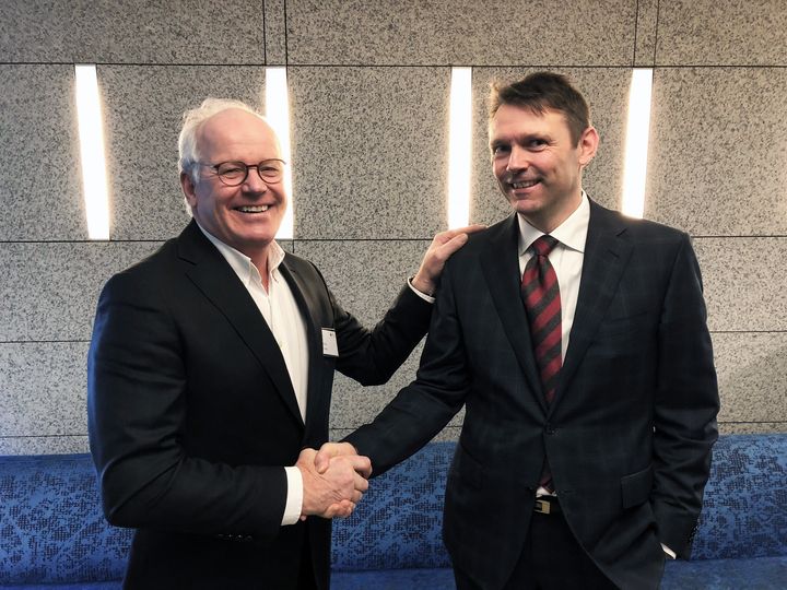 Onsdag 7. februar 2018 undertegnet konsernsjef Tom Nysted i Agder Energi og administrerende direktør Erling Thiis i Nord Pool avtalen om etableringen av NODES.
