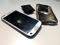 Denne Samsung-telefonen tok fyr. Foto: Frende Forsikring.