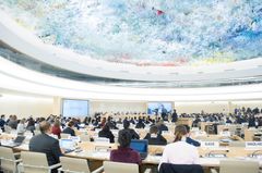 FNs menneskerettighetsråd møtes nå i Genève. Her ser vi FNs høykommissær for menneskerettigheter, Zeid Ra’ad Al Hussein, tale. Foto: UN Photo / Violaine Martin