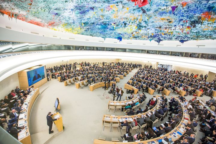 FNs menneskerettighetsråd møtes tre ganger i året, og har hovedkontor i Genève. Dette bildet er fra høynivåmøte i Menneskerettighetssalen, 27. februar 2017. Foto: UN Photo/Elma Okic