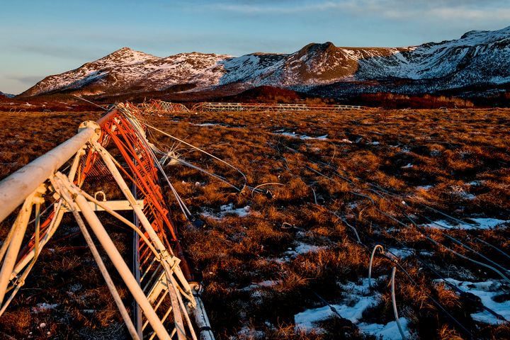 Demolition of Loran-C radio mast in Vesterålen. Photo: AF Gruppen/Fartein Rudjord