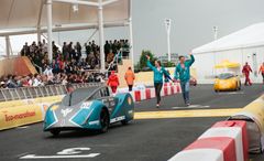NTNU fikk æren av å vise frem bilen under den offisielle åpningsseremonien for Shell Eco-marathon, men dessverre gikk det skeis i konkurransen.