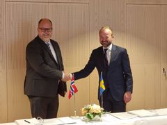 Sveriges næringsminister Karl Petter Thorwaldsson og CEO i Sikri Holding Nicolay Moulin.