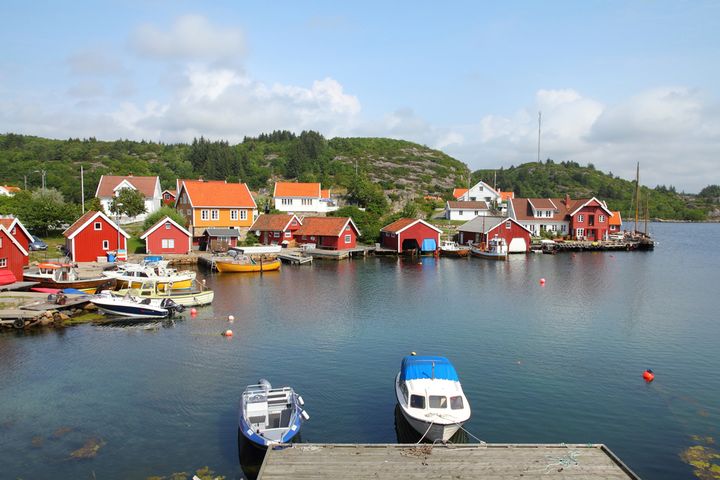 KNALLSOMMER FOR UTLEIE AV HYTTER- OG FERIEHUS I NORGE: Ifølge Eirik Norman Martinsen, forretningsutvikler i FINN reise, har man sett en enorm økning i etterspørsel etter feriehus og hytter til leie ved sjøen i Norge i sommer. Flere steder har opplevd en vekst på 30 til 50 prosent sammenlignet med i fjor. Foto: Shutterstock.