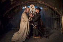 Da Vinci's Demons: James Faulkner i rollen som Pave Sixtus IV og Blake Riario i rollen som Greve Riario. Foto: FOX
