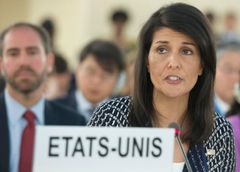 Her taler USAs FN-ambassadør Nikki Haley til FNs menneskerettighetsråd i juni 2017. USA velger nå å ikke lenger delta i FNs viktigste organ for menneskerettigheter. Foto: UN Photo / Jean-Marc Ferré