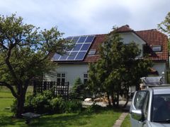 Fjordkraft vil gjøre det enklere for privatkunder å starte med solproduksjon på taket. Foto: Solcellespesialisten