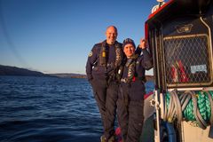 Stein Erik Aannerud og Frode Rostad bruker store deler av fritida på å være frivillig på redningsskøyta på Mjøsa.