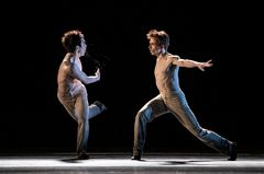 Den nyskapte duetten Gomennasai av Nasjonalballettens huskoreograf Alan Lucien Øyen. Danses av Gakuro Matsui og Douwe Dekkers. Foto: Erik  Berg