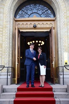 Talmannen for den svenske Riksdagen, Andreas Norlén sammen med Stortingspresident Tone W. Trøen under offisielt besøk til Stortinget 4. juni.