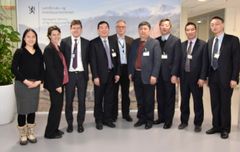 Delegasjonen fra Anhui-provinsen i Kina var i Norge for å lære om norsk landbruk og organisering av matforvaltningen. De var imponert over den gode dyrehelsen her i landet. Foto: Landbruks- og matdepartementet