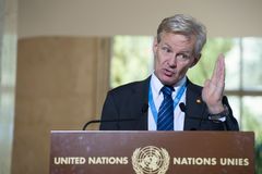 Jan Egeland orienter om situasjonen i Syria under et pressemøte 2016. Egeland deltar denne uken på et ambassadørmøte om Syria i regi av den norske FN-delegasjonen. Foto: UN Photo/Luca Solari