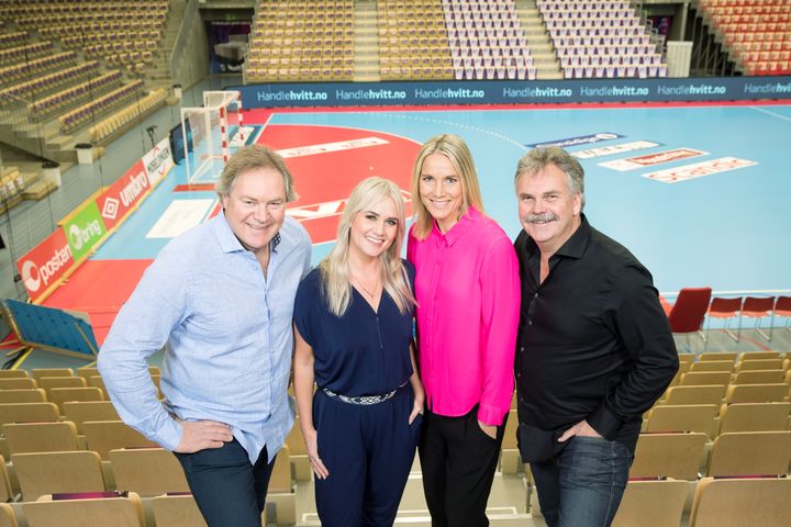 Bent Svele, Julie Strømsvåg, Gro Hammerseng Edin og Harald Bredeli er klare for håndball-VM i Tyskland. Foto: Eivind Senneset, TV 2.