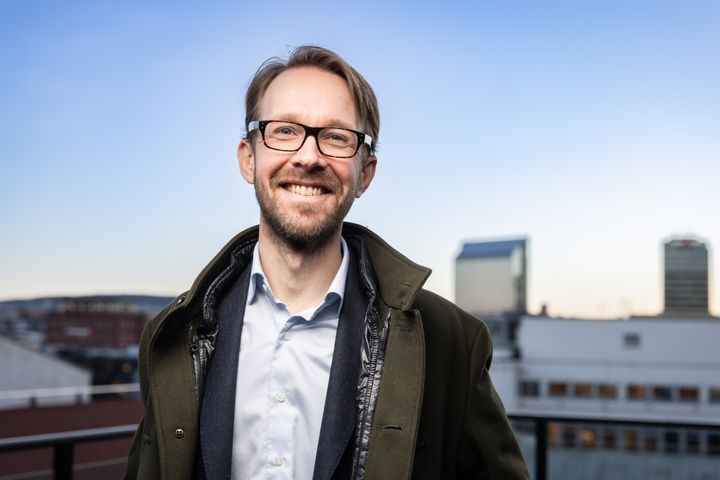 :Gustaf Eriksson er ansatt som konserndirektør i Amedia, og får det overordnede ansvaret for konsenets abonnementsvirksomhet. (Foto: Ihne Pedersen / Amedia)