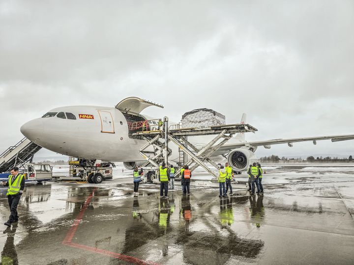 Den første fraktruten til Capital Airlines ankom Oslo lufthavn 4. april.