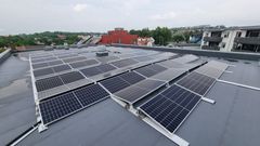Fredrikstad Frikirke har investert i energisparende tiltak for over én million kroner, blant annet solceller.