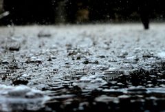 Tette rister kan skape trøbbel med overvann mange steder i dag, ifølge forsikringsselskapet If. (Foto: Pixabay/Pexels/CC)