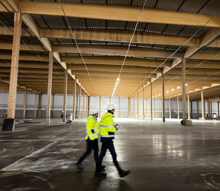 I 2023 leverte Moelven limtre til ett av Nordens største lager- og logistikkbygg i Jönköping. Foto: Moelven