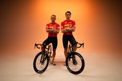 Alexander Kristoff og Søren Wærenskjold, cykelryttere på Uno-X Mobility holdet.