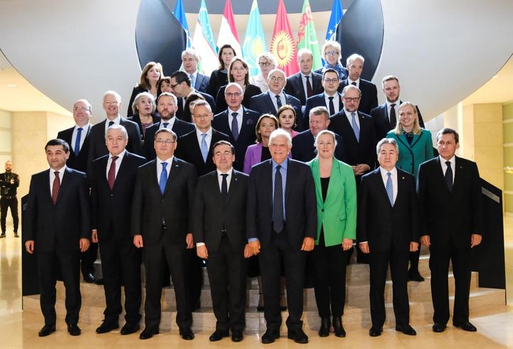For første gang samlet utenriksministre fra fem sentralasiatiske land og 27 EU-stater.