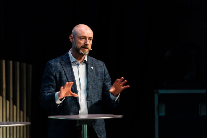 Administrerende direktør i Sjømatbedriftene, Robert Holmøy Eriksson, ber regjeringen stanse nedtrekket i trafikklysordningen